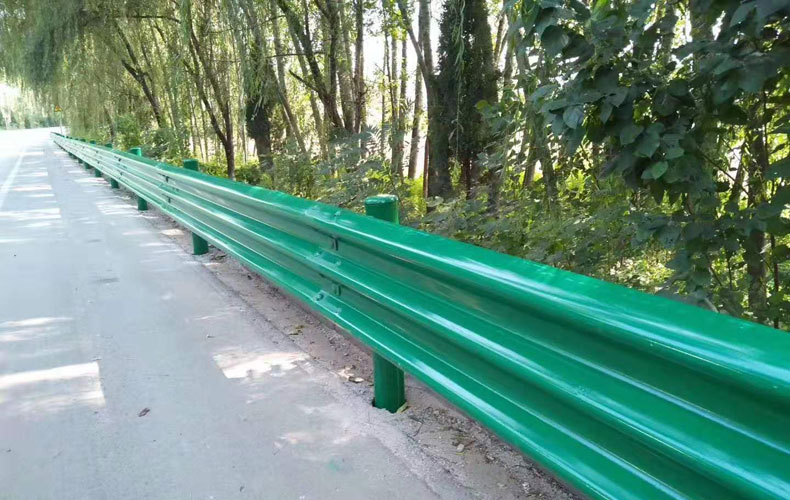 三波護(hù)欄的規(guī)格、制造工序、特點(diǎn)和用途是什么？