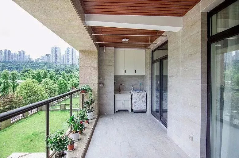 陽臺(tái)護(hù)欄不同種類的特點(diǎn)有哪些？