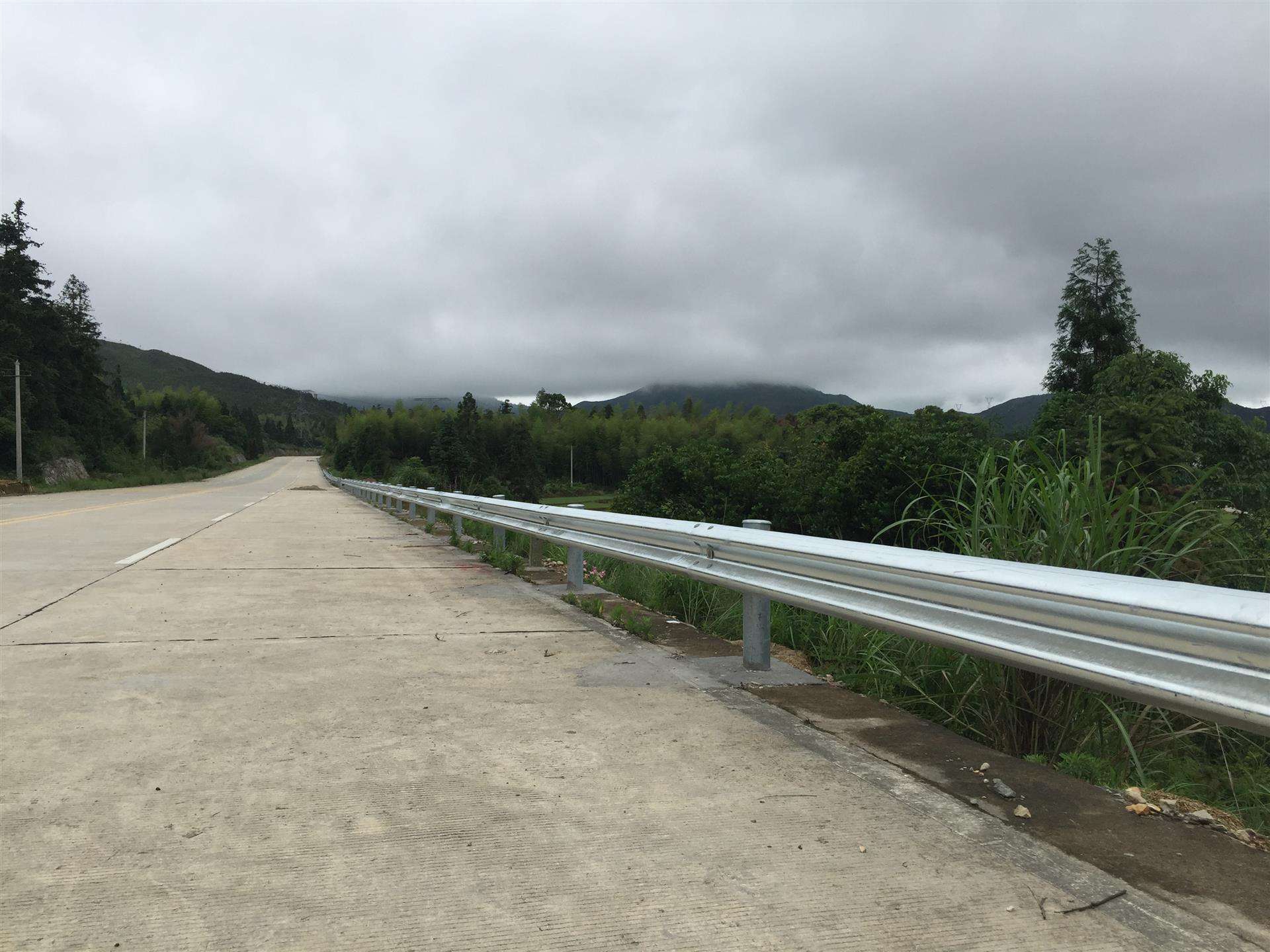 如何保證波形護欄不變形？