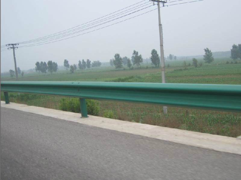 道路護(hù)欄有哪些優(yōu)勢？