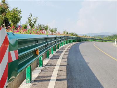 生產(chǎn)波形梁護欄需要什么設備