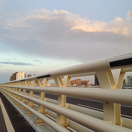 如何防腐處置公路護欄表面？